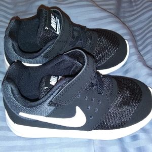 Nike Downshifter 7 Shoes Size: 8C